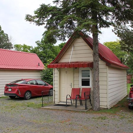 Imperial Inn 1000 Islands Gananoque Exterior foto