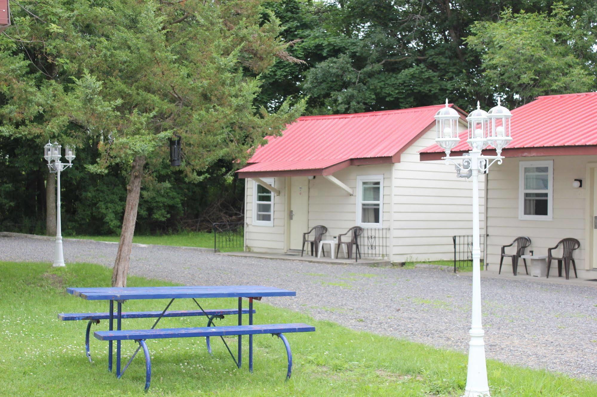 Imperial Inn 1000 Islands Gananoque Exterior foto